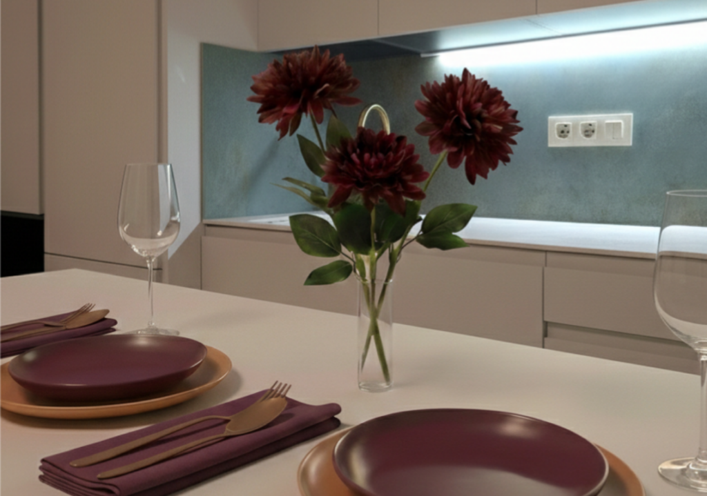 MESA CON PLATOS Y FLORES